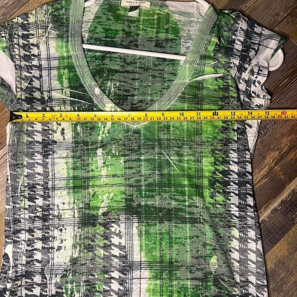 Green and white houndstooth print| Y2K Top | Grunge | Emo - Picture 6 of 6